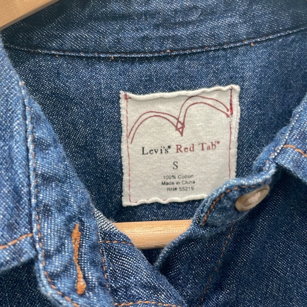 Levi’s Red Tab: Women’s Small Denim Button Down Shirt - Picture 4 of 6
